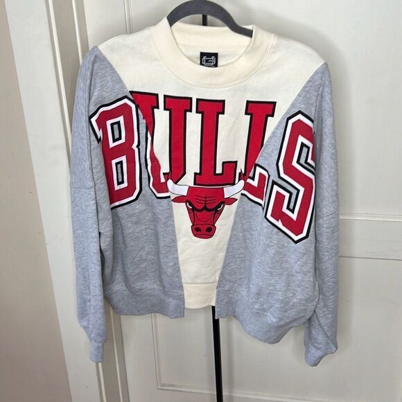 Ultra Game NBA Fleece Chicago Bulls Fleece Pullover Two Toned Gray Sweatshirt Sm - Picture 2 of 6